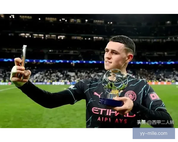 福登欧联杯对阵那不勒斯关键发挥左右战局成胜负手决定性作用全面展现